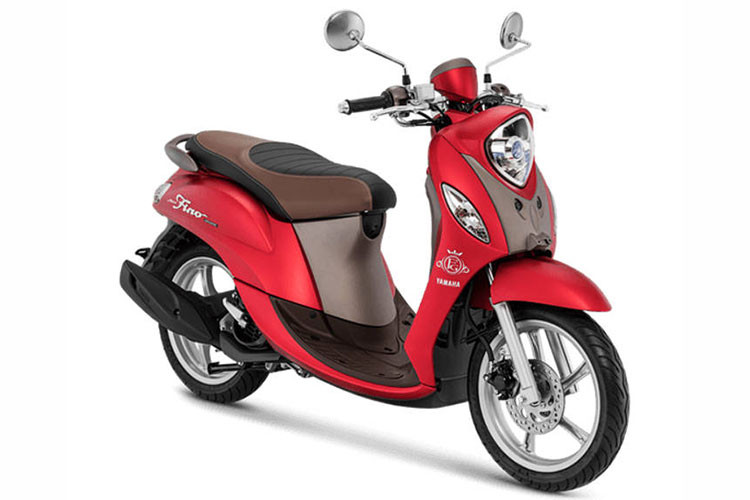 Nhìn lướt qua, mẫu xe ga Yamaha Fino 125 2019 mới có vẻ ngoài khá giống với chiếc Mio Classico từng được hãng xe máy Yamaha bán tại Việt Nam. Tuy nhiên so với Mio, Fino sở hữu nhiều chi tiết sắc nhọn và cá tính hơn so với "người chị em" của mình.