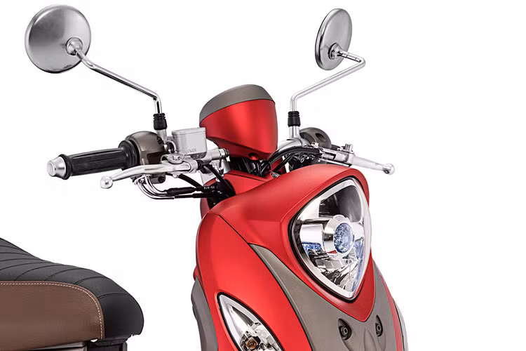 Về ngoại hình, Yamaha Fino 125 2019 sở hữu màu mới đi kèm kích thước dài, rộng, cao lần lượt là 1.870 x 700 x 1.066 mm với phần đầu có thiết kế thời trang, đèn pha full LED giúp tăng cường ánh sáng tốt khi đi đêm.