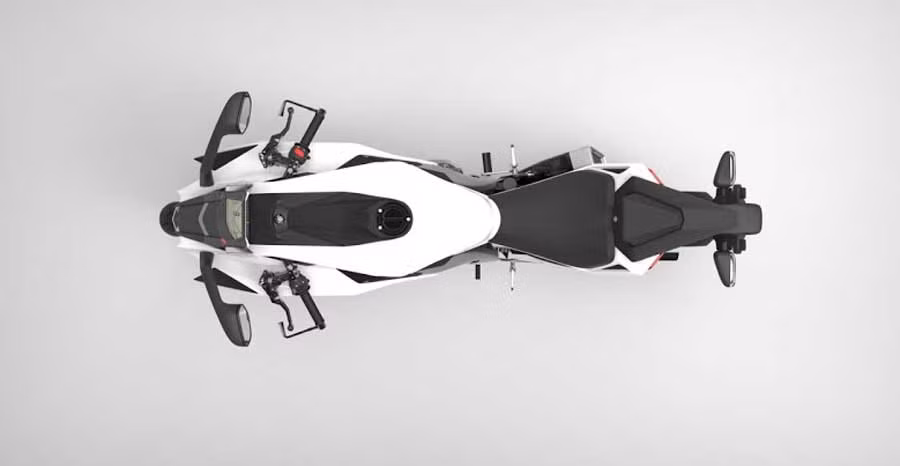 Hệ thống chiếu sáng và tín hiệu của Molot cũng độc đáo không kém khi sử dụng hoàn toàn dạng bóng LED. Đèn pha đôi dạng LED, đối xứng dọc, mang ánh sáng trắng được thiết kế cực kỳ sáng tạo.