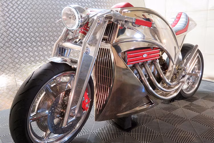 Levis, cái tên này chẳng quan hệ gì với thương hiệu thời trang thời trang Levi’s, mà đây chính là Levis Motorcycles tới từ Anh – một thương hiệu môtô đã từng rất nổi tiếng vào đầu Thế kỷ XX. Hãng này đã vừa hoàn thiện chiếc siêu môtô Levis V6 Cafe Racer thủ công cực chất.