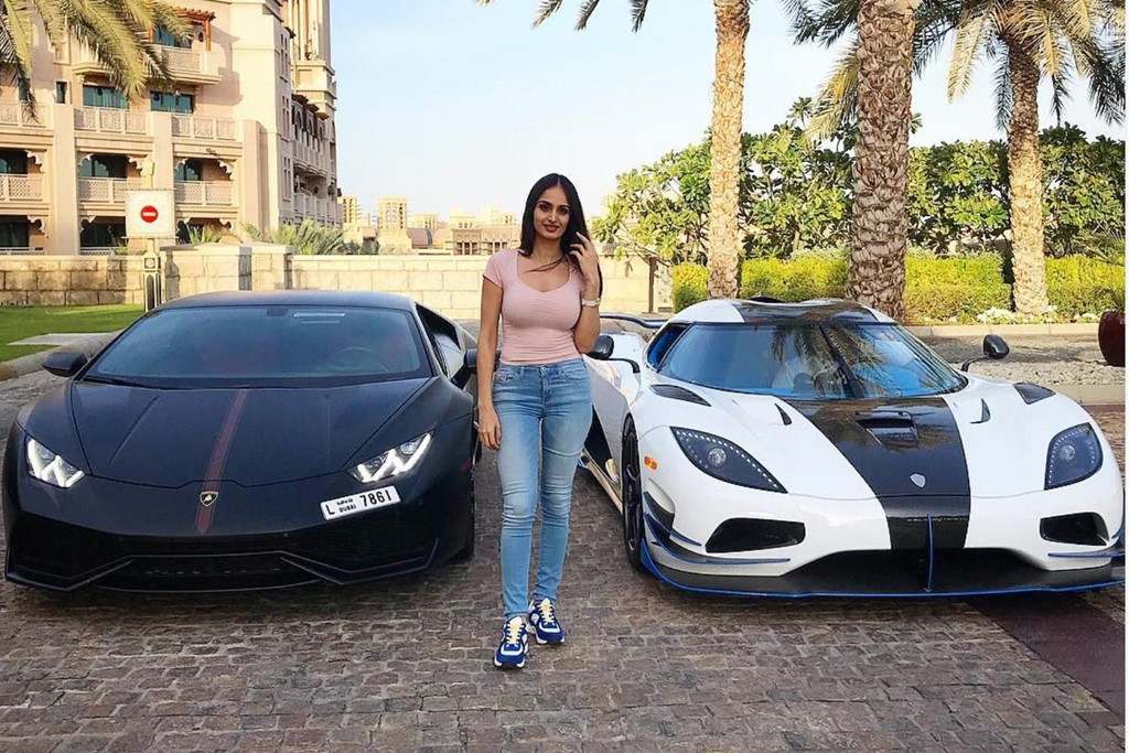 Lana Rose tên thật là Parisa Beiraghdary, sinh năm 1989. Lana là một nhân viên trang điểm và họa sĩ tranh sơn dầu. Gần đây, cô còn lấn sân sang ca hát với tư cách một rapper. Tuy nhiên, nhiều người biết đến Lana ở lĩnh vực vlogger siêu xe nhiều hơn là nghề chính của cô.