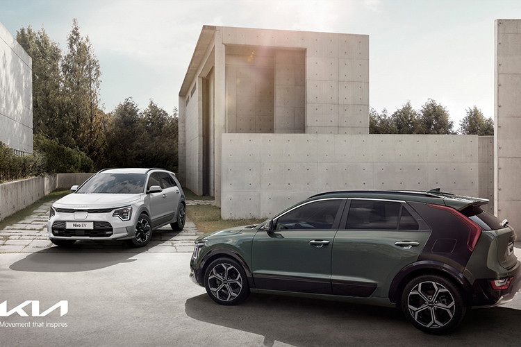 Vào hồi cuối tháng 11 năm nay, hãng Kia đã vén màn thế hệ mới của dòng xe "3 trong 1" Niro tại thị trường Hàn Quốc. Ở thị trường này, Kia Niro 2022 mới có 3 phiên bản, bao gồm hybrid, plug-in hybrid và thuần điện.