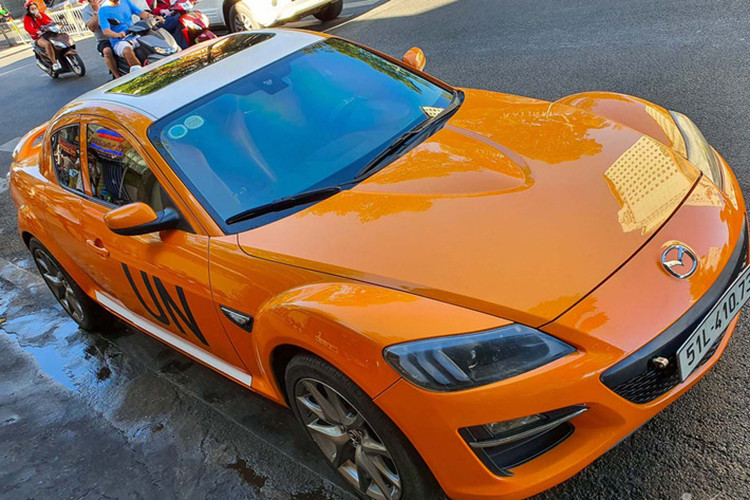 RX-8 đã ngừng sản xuất vào năm 2012 và đây là năm cuối cùng mẫu xe này có mặt trên thị trường. RX-8 bị loại khỏi thị trường châu Âu vào năm 2010 sau khi xe không đạt tiêu chuẩn khí thải. Do doanh số bán hàng từ châu Âu giảm cùng với giá đồng yên tăng, Mazda không thể biện minh cho việc tiếp tục bán RX-8 ở các thị trường khác.