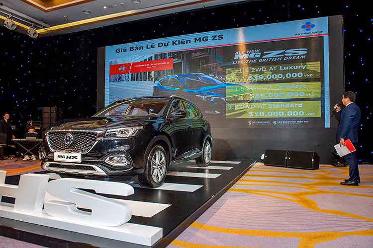 Tại thị trường Việt Nam, giá xe MG chính hãng được chào bán khá cạnh tranh chỉ từ 518 triệu đồng cho mẫu ZS và từ 788 triệu đồng cho mẫu HS. Phiên bản cao cấp nhất MG HS 2.0 Turbo AWD Trophy có giá cao nhất là 999 triệu đồng. Với lần ra mắt này, nhiều người dùng kỳ vọng MG sẽ xoá tan mác xe "Tàu" xuống mã nhanh và mất giá nhiều vốn tồn tại trên thị trường Việt từ bấy lâu nay.