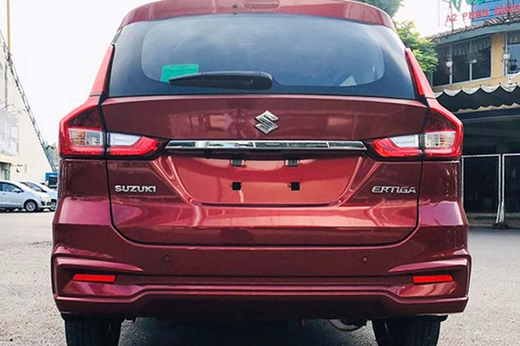 Điểm khác biệt của xe so với phiên bản thường, cụ thể bản Limited GLX sẽ được trang bị bộ mâm hợp kim phối 2 tông màu tương phản thể thao giống Suzuki Ertiga Sport đang được bán ra tại thị trường Ấn Độ. 