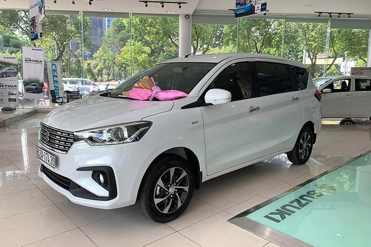 Tuy được bổ sung trang bị nhưng giá xe Suzuki Ertiga Limited 2020 vẫn khởi điểm từ 499 triệu đồng cho phiên bản Limited GL, không thay đổi so với bản GL thường. Trong khi đó, phiên bản Limited GLX giờ đây có giá 555 triệu đồng, tăng nhẹ 6 triệu đồng so với bản GLX 2019. Ở phân khúc MPV giá rẻ tại Việt Nam, Suzuki Ertiga được xem là đối thủ đáng gờm của Mitsubishi Xpander.