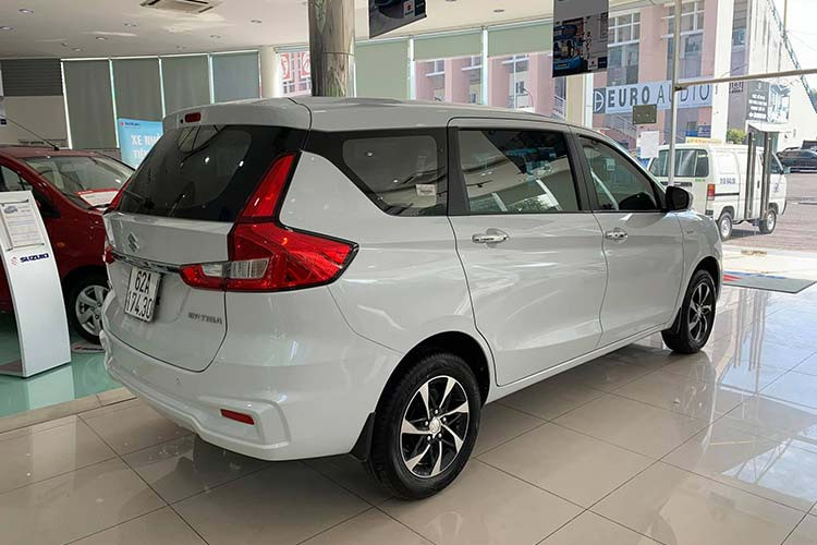 Suzuki Ertiga 2020 vẫn sử dụng động cơ 4 xy-lanh thẳng hàng dung tích 1.5L (N/A) mới có tên mã là K15B cho công suất tối đa 103 mã lực tại vòng tua 6.000 vòng/phút và mô-men xoắn cực đại 138Nm có được từ 4.400 vòng/phút. So với động cơ 1.4L ở đời trước, động cơ mới mạnh hơn (1.4L cũ mạnh 98 mã lực). Sức mạnh được truyền xuống cầu trước (FWD) thông qua hộp số tự động 4 cấp hoặc sàn 5 cấp.