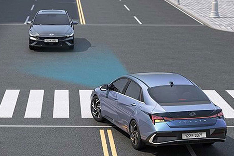 Tại Hàn Quốc, Hyundai Elantra 2024 có các tùy chọn động cơ xăng, khí hóa lỏng (LPG) và hybrid. Theo đó, động cơ xăng Smartstream 1.6L nạp khí tự nhiên cho công suất 121 mã lực, bản LPG 1.6 LPi cho công suất 118 mã lực. Phiên bản hybrid có công suất 104 mã lực.