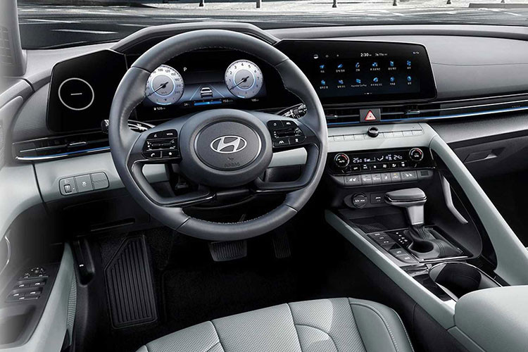 Ngoài ra, xe còn được trang bị hệ thống âm thanh Bose cao cấp với 8 loa và một tăng âm, bệ sạc không dây, ghế trước có sưởi ấm và thông gió, cùng hàng ghế thứ hai có sưởi.