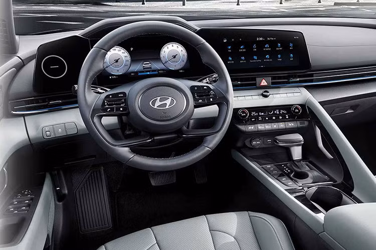 Ngoài ra, xe còn được trang bị hệ thống âm thanh Bose cao cấp với 8 loa và một tăng âm, bệ sạc không dây, ghế trước có sưởi ấm và thông gió, cùng hàng ghế thứ hai có sưởi.