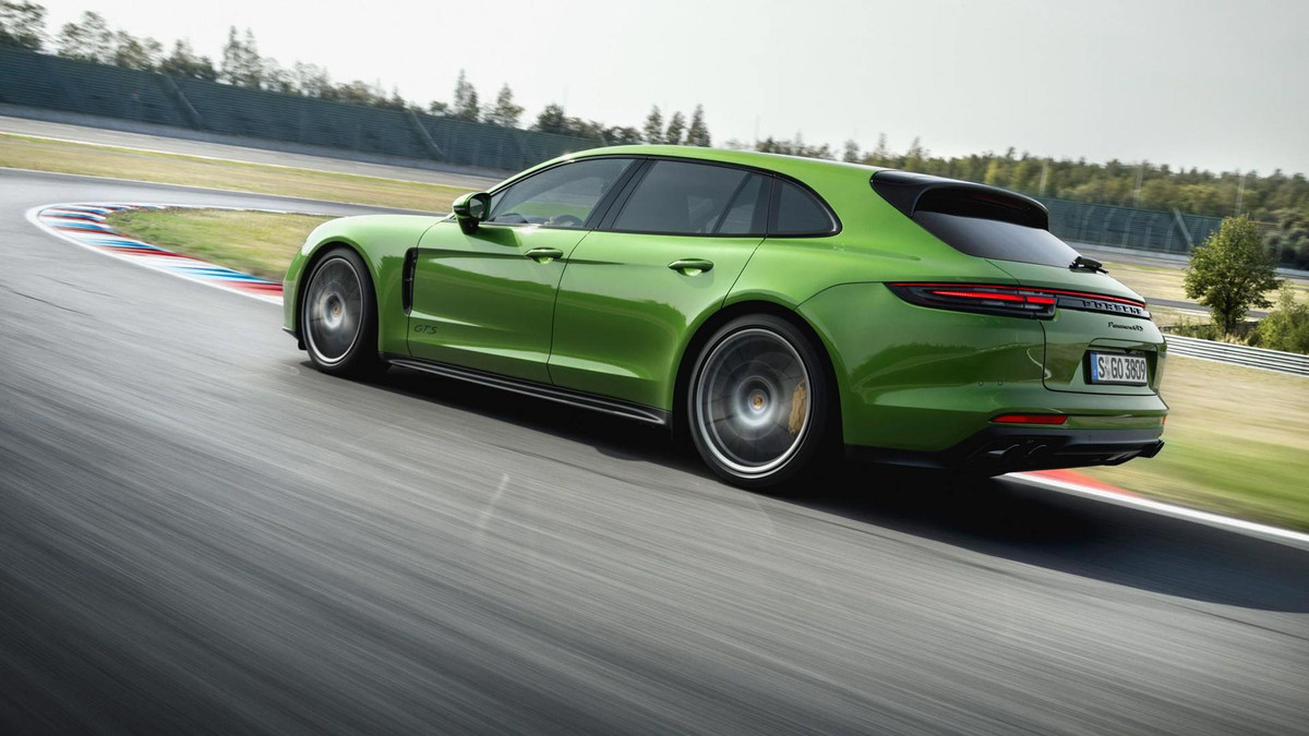Tại thị trường Mỹ, Porsche Panamera GTS 2019 có giá khởi điểm từ 128.300 USD và bản Panamera GTS Sport Turismo 2019 từ 134.500 USD (đã gồm 1.050 USD cho phí giao xe). Tại Đức, Panamera GTS 2019 có giá từ 138.493 Euro và bản Panamera GTS Sport Turismo 2019 từ 141.349 Euro (đã gồm 19% VAT).