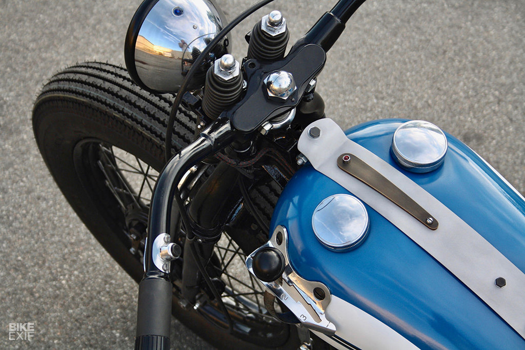 Tay lái là của Speedster được đặt lùi về sau 6 inch so với ban đầu. Như những chi tiết khác, nó cũng được sơn phủ Parkerized, một phương pháp xử lý bề mặt cho vũ khí. Dè sau được cơ sở Cooper Smithing thực hiện.