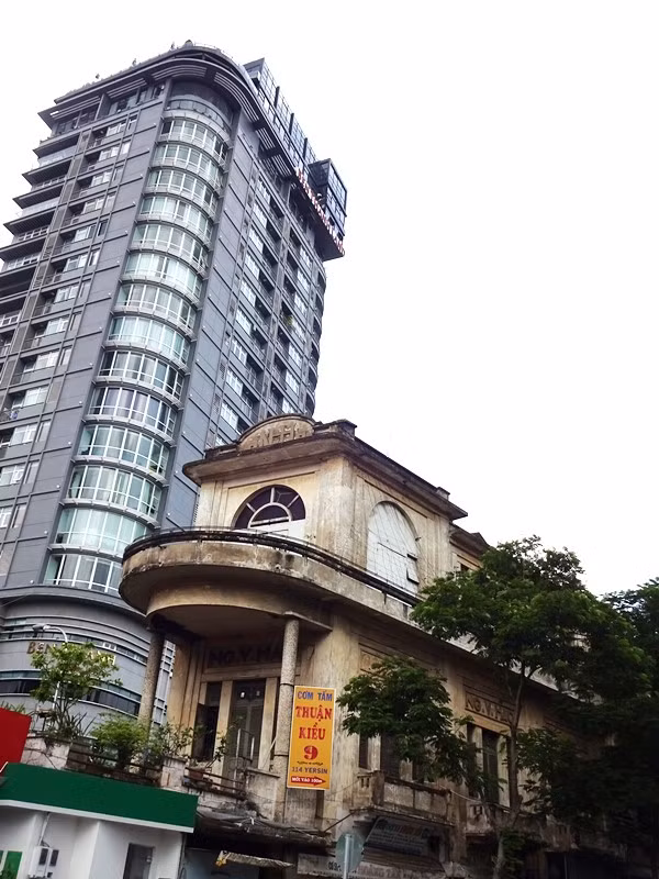 Nha "vang" 4 mat tien von dep nhat Sai Gon dang xuong cap-Hinh-13