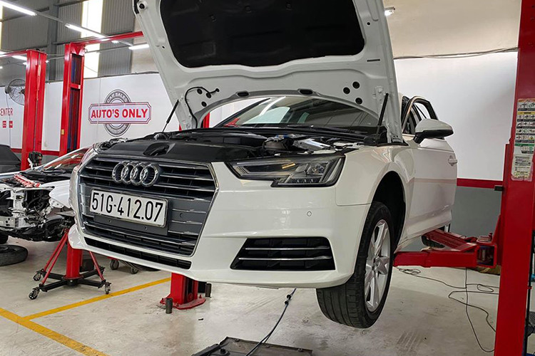 Mới đây trên trang Facebook cá nhân, một người tiêu dùng là anh Thanh Diệp đã kể câu chuyện hành trình mua chiếc xe sang Audi A4 đời 2017 với mức giá 1,145 tỷ đồng “bao zin, 1 đời chủ” đầy gian truân của mình khiến cho cộng đồng mạng không chỉ có một bài học khi mua xe ôtô đã qua sử dụng, mà còn "cười ra nước mắt".