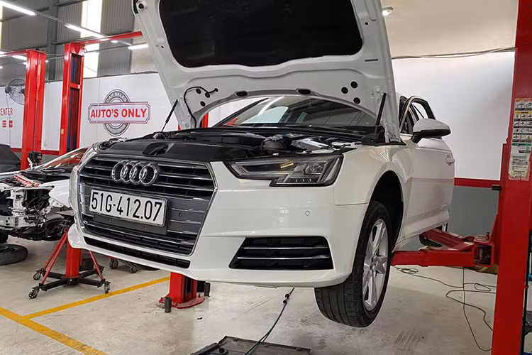 Mới đây trên trang Facebook cá nhân, một người tiêu dùng là anh Thanh Diệp đã kể câu chuyện hành trình mua chiếc xe sang Audi A4 đời 2017 với mức giá 1,145 tỷ đồng “bao zin, 1 đời chủ” đầy gian truân của mình khiến cho cộng đồng mạng không chỉ có một bài học khi mua xe ôtô đã qua sử dụng, mà còn "cười ra nước mắt".