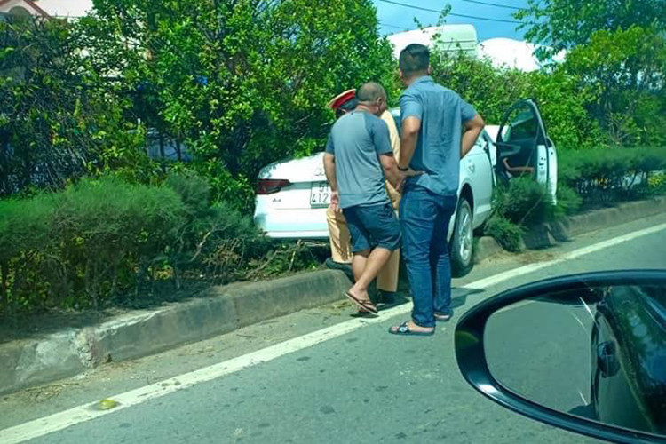 Sau khi bị khách phản hồi và ngỏ ý giảm giá thì người bán không chịu. Khách muốn lấy lại cọc thì người bán liền từ chối đề nghị và không chịu hợp tác. Theo như nhiều người chia sẻ, thì chủ xe này cũng là người mua lại xe của người khác, nhưng lại gian dối “mình là chủ xe duy nhất của chiếc Audi A4 tại nạn này”.