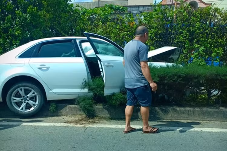 Ngay sau khi nhận được kết quả trả về từ hãng, anh Diệp đã nhắn tin cho chủ xe yêu cầu hoàn cọc, hoặc bớt tiền xuống vì từ ban đầu “cái giá 1 tỷ 145 triệu là xe nguyên zin, chứ không phải 1.800 lỗi và đã qua sơn sửa như thế này”. Tuy nhiên, chủ xe từ chối và cho rằng xe hư là do “mang ra hãng hãng làm hư?!”.