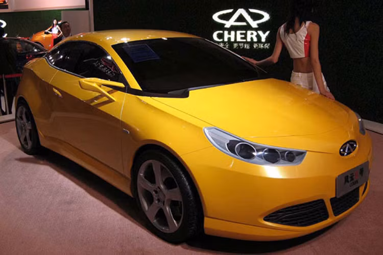 Mercedes-Benz bi hang xe Trung Quoc kien lam 