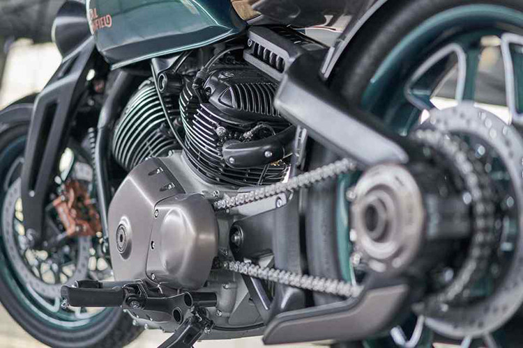 Sức mạnh của KX Concept chưa được hé lộ nhiều. Rất có thể, mẫu xe này sẽ thừa hưởng từ bản concept Mugen mới được giới thiệu cách đây vài tháng. Dự đoán, mẫu xe môtô Royal Enfield KX Concept sẽ được trang bị khối động cơ V –Twin 1.373cc, vừa làm mát bằng gió và cả dung dịch.