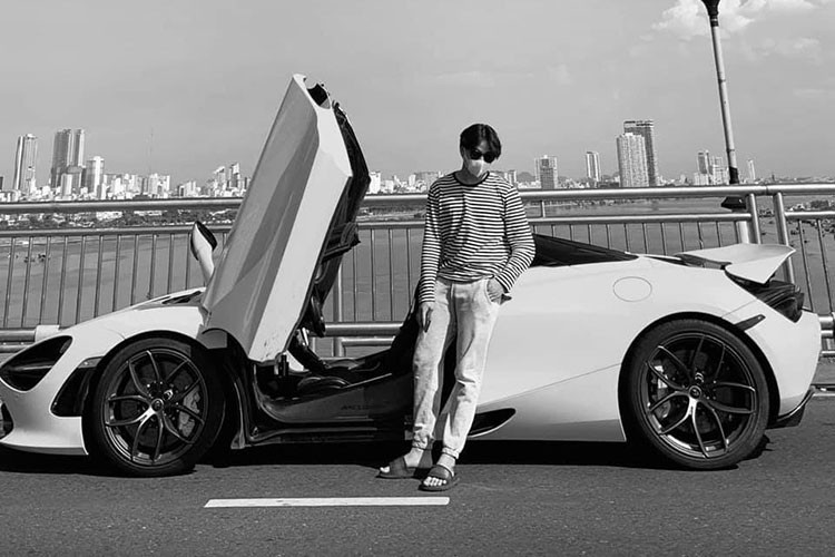 Nội công của xe được truyền tới bánh thông qua hộp số tự động tuần tự 7 cấp, nhờ đó, phiên bản mui trần của McLaren 720S có khả năng tăng tốc từ vị trí xuất phát lên 100 km/h trong thời gian 2,9 giây trước khi đạt vận tốc tối đa 341 km/h, khi biến thành chiếc siêu xe mui trần, McLaren 720S Spider chỉ có thể đạt vận tốc tối đa 325 km/h.