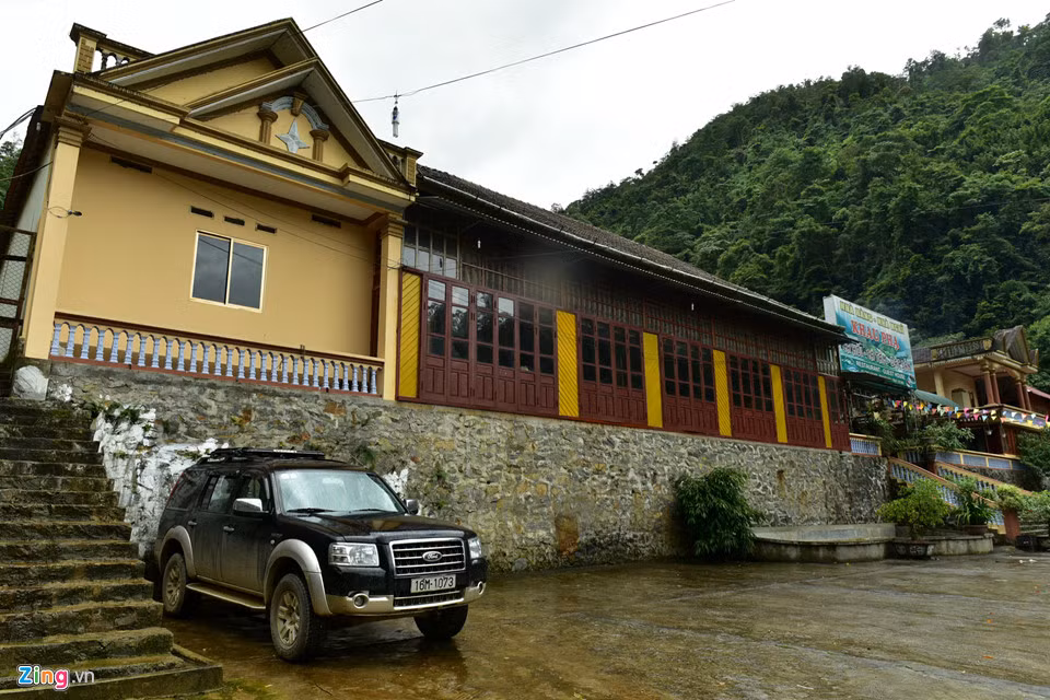 Bên cạnh việc nuôi cá, chị Thanh còn đầu tư thêm nhà hàng, nhà nghỉ để hỗ trợ tiêu thụ sản phẩm.