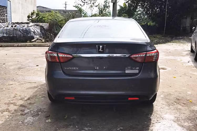 Luxgen S5 tại Việt Nam được trang bị động cơ 2.0 Turbo với hộp số tự động 6 cấp, công suất 170 mã lực và momen xoắn tối đa đạt 256 Nm. Ở thời điểm 2013 thì đây là một trong những chiếc sedan mạnh nhất phân khúc, xe có thể tăng tốc từ 0-100 km/h trong khoảng 8,7 giây.