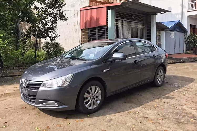 Thương hiệu xe ôtô Luxgen được mệnh danh là “Lexus” của Đài Loan với những mẫu xe được trang bị rất nhiều công nghệ mới ở thời điểm nó ra mắt ở Việt Nam. Giá bán của các mẫu xe U7 hay S5 tại Việt Nam không phải là rẻ, với chiếc sedan S5, giá bán của nó sau khi lăn bán trên đường phố Việt Nam có thể lên tới 1 tỷ đồng.