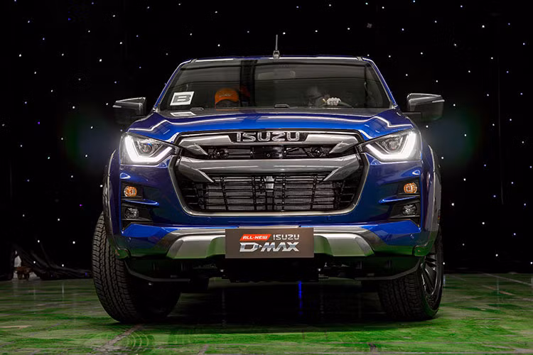 Sau 1 năm ra mắt tại thị trường Thái Lan và mang về con số bán hàng ấn tượng 160.328 chiếc, mẫu xe bán tải Isuzu D-Max 2021 mới được trình làng tại Việt Nam. Khác với sự sôi động của xứ sở chùa Vàng dòng xe bán tải Isuzu D-Max lại khá kén khách tại thị trường ôtô Việt.