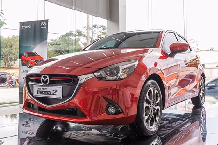 Doanh số tháng 3 của mẫu xe giá rẻ Mazda2 tăng trưởng gần gấp đôi so với năm ngoái, tuy nhiên trong quý 1 của năm 2018 này, mẫu xe nhà Mazda lại có doanh số chỉ đạt 1.129 xe và không nằm trong top 10 mẫu xe bán chạy nhất Việt Nam quý 1/2018.