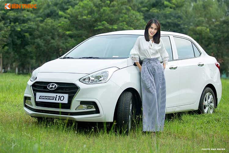 Được bán với phiên bản sedan và hatchback và có giá rẻ từ 315 - 415 triệu, mẫu xe cỡ nhỏ giá rẻ Hyundai Grand i10 2017 tại Việt Nam có trang bị và hệ động lực tương đương nhưng lại có ngoại hình khác biệt.