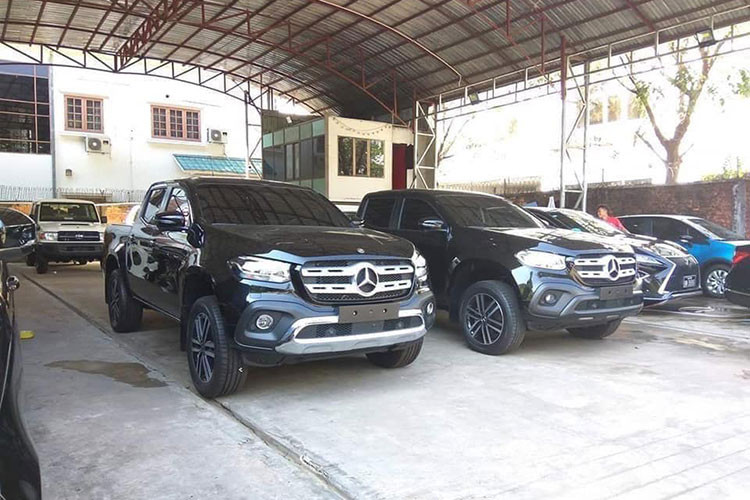  Bán tải Mercedes-Benz X-Class đầu tiên của thương hiệu xe sang đến từ Đức và đã được ra mắt lần đầu vào năm 2017. Tiuy nhiên, nó chủ yếu chỉ được phân phối tại thị trường châu Âu, Nam Phi, Úc và Brazil. Ngay tại sự kiện ra mắt Mercedes-Benz X-Class tại Úc vào tháng 8/2018, đại diện của Mercedes-Benz Malaysia cũng đã xác nhận rằng mẫu xe bán tải hạng sang này sẽ không được phân phối tại thị trường Đông Nam Á.