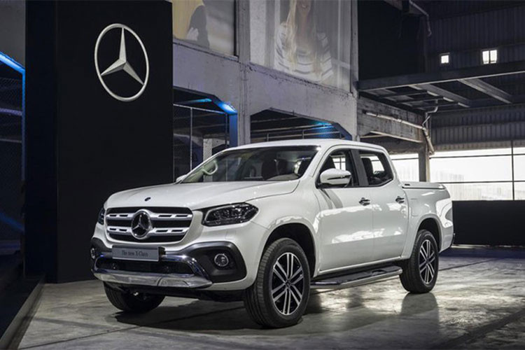 Hiện vẫn chưa rõ 2 chiếc Mercedes-Benz X-Class mới xuất hiện tại Việt Nam thuộc diện chính hãng hay nhập khẩu tư nhân. Giá bán của mẫu xe bán tải hạng sang này vẫn còn là "ẩn số". Chỉ biết rằng, tại thị trường Úc, giá xe Mercedes-Benz X-Class được bán khởi điểm từ 45.490 AUD, tương đương 805 triệu đồng.