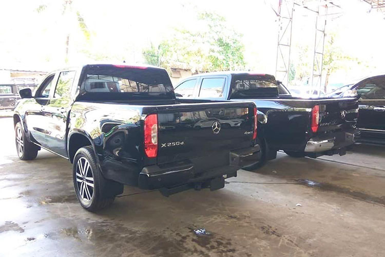 Mới đây vào ngày 4/4/2019, những chiếc Mercedes-Benz X-Class đã bất ngờ xuất hiện tại Việt Nam với phiên bản X250d 4Matic. Về mặt sức mạnh, chiếc xe bán tải Mercedes-Benz X250 Việt Nam được trang bị động cơ tăng áp kép dung tích 2.3L do Renault sản xuất.