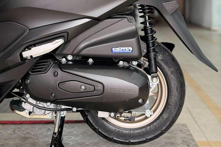 Honda Lead 125 2025 sẽ vẫn tiếp tục ở hữu khối động cơ hoàn toàn mới eSP+, 4 van như các mẫu xe tay ga cao cấp của Honda như SH125i, Sh mode 125cc. Công suất tối đa của cỗ máy này đạt 8,22 kW tại 8.500 vòng/phút và mô men xoắn cực đại đạt 11,7Nm tại 5.250 vòng/phút.