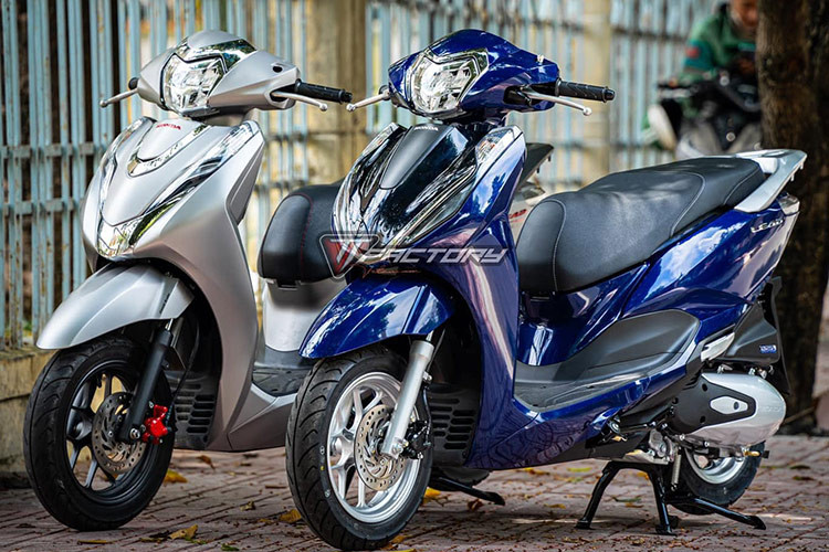 Honda Lead 125 2025 tại Việt Nam sẽ được bán với 3 bản là tiêu chuẩn, cao cấp và đặc biệt. Thời điểm mở bán của xe trong tháng 9/2024 này, vì vậy khả năng cao xe sẽ sớm được công bố trên các phương tiện truyền thông.