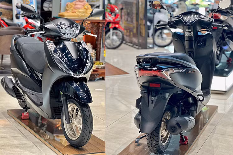  Honda Lead 125 2025 mới tiếp tục có một đợt nâng cấp, mặc dù chưa được ra mắt chính thức tại Việt Nam. Tuy nhiên, mẫu xe này hiện đã có mặt tại nhiều HEAD (hệ thống cửa hàng bán lẻ uỷ quyền của Honda Việt Nam) và những hình ảnh mới nhất đã xuất hiện trên MXH.