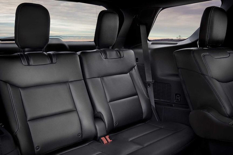 Phiên bản Limited sở hữu ghế bọc da, đèn nền nội thất, vô lăng bọc da tích hợp tính năng sưởi, ghế sưởi ở hàng 1 và 2, ghế gập chỉnh điện hàng 3, dàn 14 loa Bang &amp; Olufsen cao cấp, sạc điện thoại không dây và tấm chắn nắng cho hàng ghế thứ 2. Các trang bị an toàn bao gồm Cảnh báo người đi bộ qua đường, Cảnh báo tiền va chạm, Phanh khẩn cấp tự động, Camera sau, Hỗ trợ giữ làn chủ động, Đèn pha thích ứng và Cảnh báo điểm mù. 