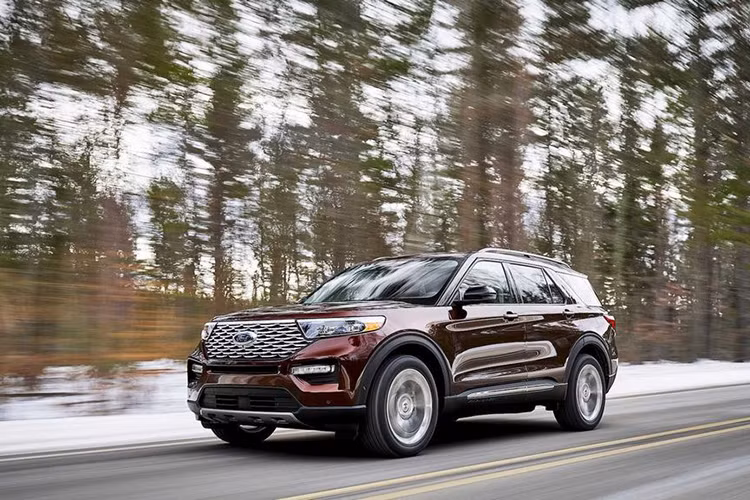 Mẫu xe SUV mới của hãng ôtô Mỹ này sẽ bắt đầu có mặt trên thị trường từ quý II/2019 với giá xe Ford Explorer 2020 khởi điểm từ 32.765 USD (tương đương khoảng 759 triệu đồng), nhỉnh hơn so với người tiền nhiệm đang bán ra tại một số thị trường thế giới khoảng 400 USD.