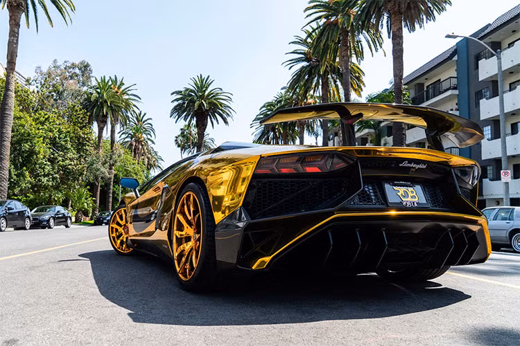 Ngoài đam mê sưu tập xe thể thao hàng độc, Chris Brown cũng luôn tìm cách độ lại những chiếc Lamborghini của mình để chúng không “đụng hàng” với những chiếc xe khác mỗi khi lăn bánh trên đường.