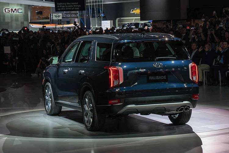"Chúng tôi rất cảm kích về việc nhiều khách hàng đặt mua mẫu SUV này", đại diện hãng Hyundai cho biết. "Chúng tôi nhận thức rõ mẫu SUV cỡ lớn Palisade là sản phẩm cao cấp với nội thất rộng rãi và đáng đồng tiền".