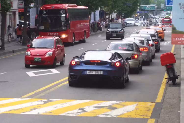 Điểm nổi bật của sự kiện này còn hấp dẫn hơn với điểm nhấn là các thành viên tham gia trong đoàn có cơ hội để trải nghiệm mẫu xe GTC4Lusso.