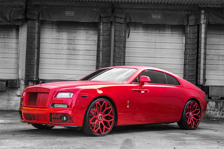 Rolls-Royce Wraith độ Mansory vẫn sử dụng động cơ V12, dung tích 6,6 lít như bản tiêu chuẩn, nhưng đã được nhà độ đến từ Đức tinh chỉnh lại giúp công suất tối đa của xe đạt mức 740 mã lực và mô-men xoắn cực đại 1.000 Nm giúp cho xe có thời gian tăng tốc từ 0-100 km/h trong vòng 4,4 giây, tốc độ tối đa 300km/h nhanh và mạnh hơn nguyên bản.