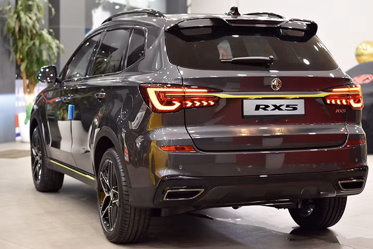 Xe MG RX5 tai Viet Nam e am, giam toi 120 trieu dong keo khach-Hinh-3