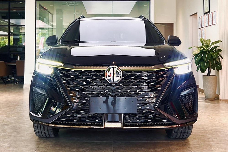 Xe MG RX5 tai Viet Nam e am, giam toi 120 trieu dong keo khach