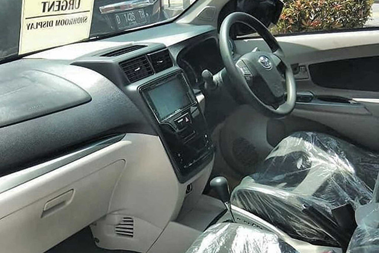 Được biết, Toyota Avanza 2019 mới được bán tại Indonesia được trang bị 2 động cơ gồm: 1.3L cho công suất tối đa (95Hp / 120 Nm) và 1.5 lít (102Hp / 136 Nm); 2 phiên bản kết hợp với hộp số sàn 5 cấp (5MT) và tự động 4 cấp (4AT) và sử dụng hệ dẫn động cầu trước (FWD).