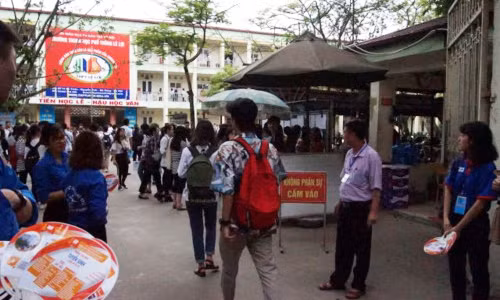 Hang tram nghin nguoi khong thi nhung lo lang, hoi hop hon ca si tu