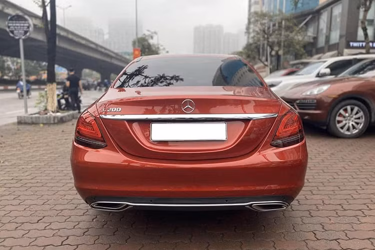 Mẫu xe sang Mercedes-Benz C-Class luôn được xem là quân bài chiến lược trong nhiều năm, đóng góp lớn vào doanh số của Mercedes-Benz trong thời gian qua. Theo hãng ôtô Đức cho hay, doanh số của C-Class trong năm 2018 là hơn 1.200 xe, trong tổng số 6.269 xe bán ra trong năm, chiếm khoảng 20%.