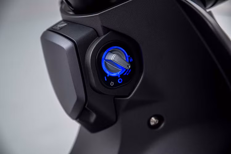 Phiên bản mới của mẫu xe máy Honda Super Cub C125 2025 lần này đã được cải tiến động cơ từ mẫu xe năm 2021, lấy cảm hứng từ "xe máy khỉ" Honda Monkey.