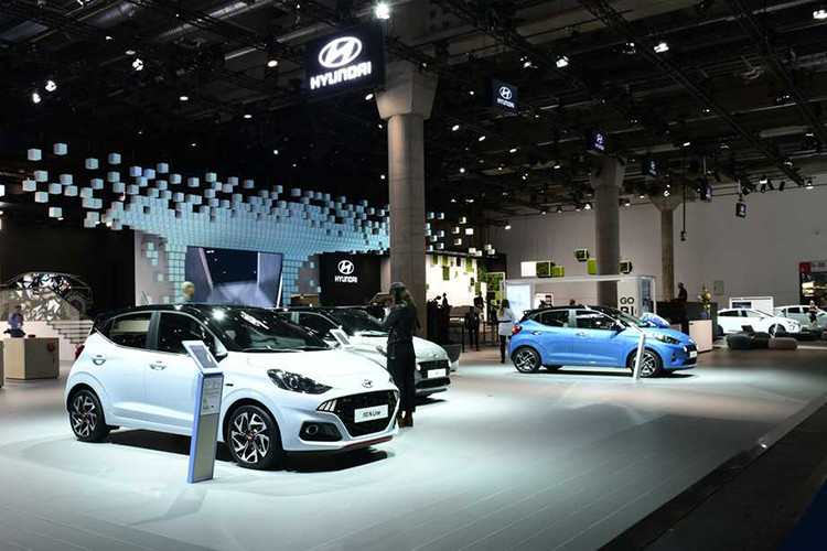 Thứ hai là động cơ MPi 4 xi-lanh, dung tích 1,2 lít với công suất tối đa 82 mã lực và mô-men xoắn cực đại 118 Nm. Động cơ này kết hợp với hộp số sàn 5 cấp hoặc tự động 5 cấp. Hiện giá xe Hyundai i10 N Line 2020 vẫn chưa được công bố. Khi mua mẫu xe này, khách hàng có thể chọn 1 trong 6 màu sơn ngoại thất.