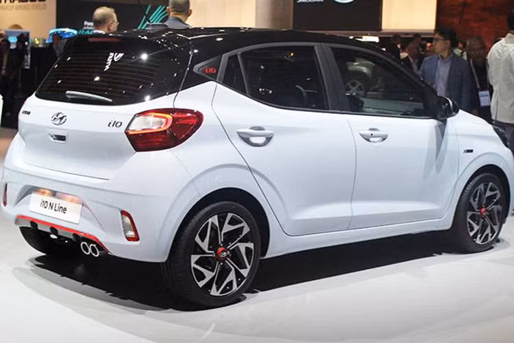 Mẫu xe này là sản phẩm thứ 4 mang thương hiệu N Line của hãng Hyundai, sau i30, i30 Fastback và Tucson. Tương tự 3 người anh em kể trên, Hyundai i10 N Line 2020 mới cũng được hãng xe Hàn Quốc nâng cấp ngoại thất, bổ sung nội thất thể thao và đi kèm động cơ riêng.